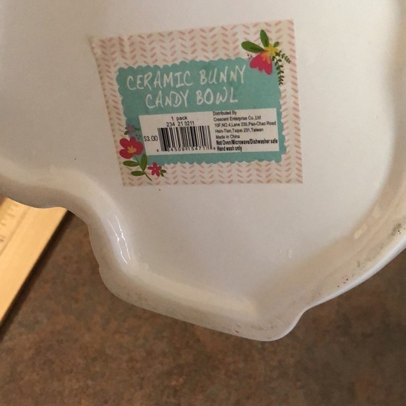 Pair of white bunnies on is candy dish - Picture 6 of 9